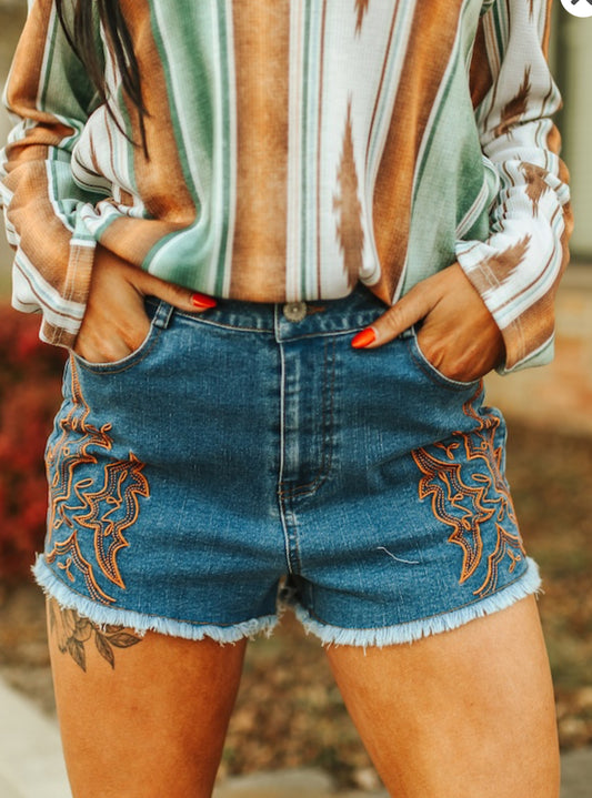 Rise Frayed Shorts W Camel Boot Stitch Embroidery