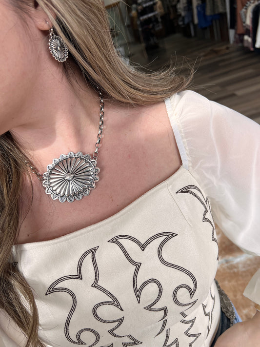 Silver Saddle Concho Necklace Set