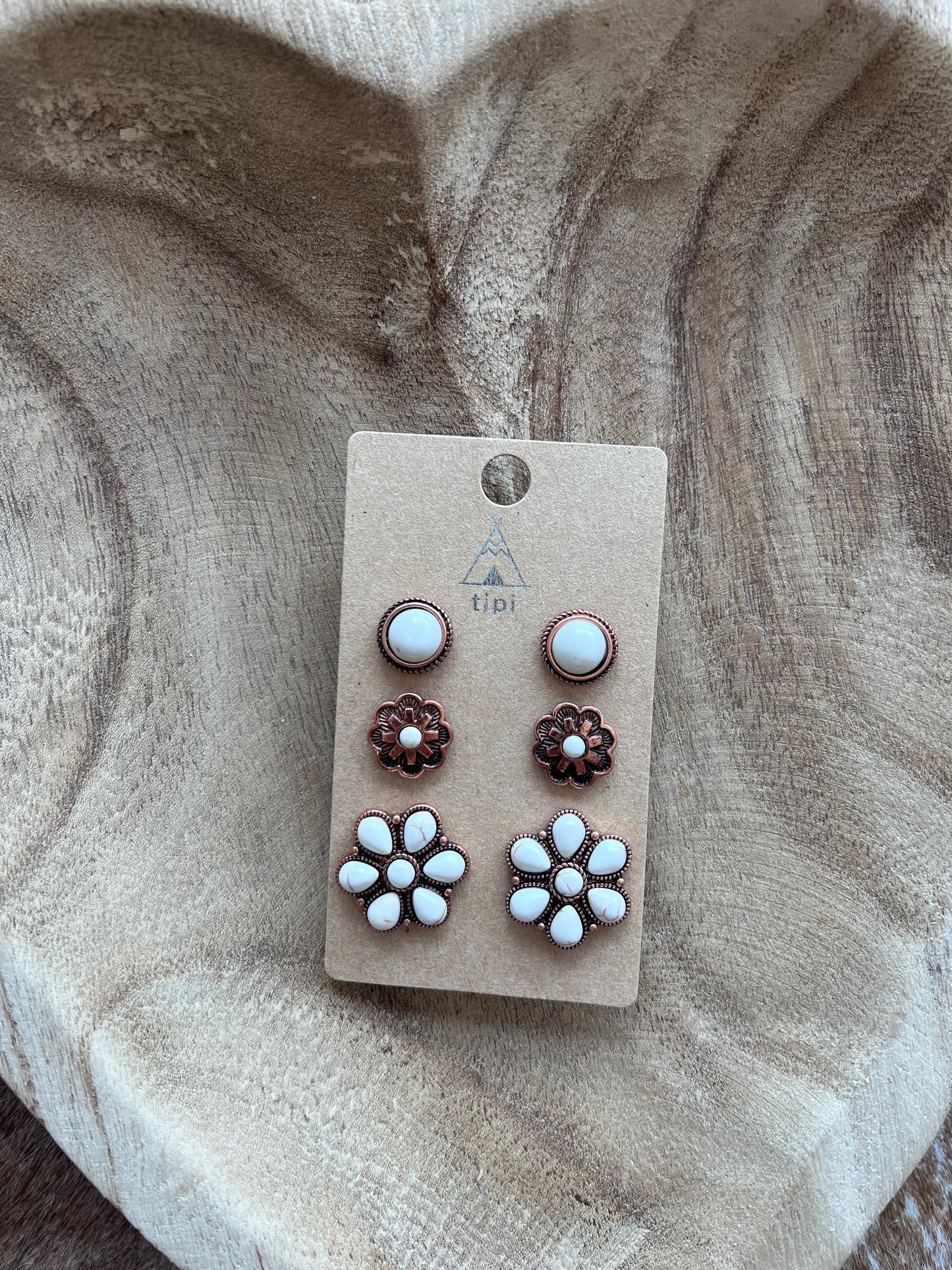 Ivory Blossom Stud Set